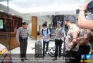 Petugas KPK Datang, Seluruh Pegawai Dilarang Keluar Ruangan - JPNN.com