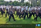 Massa Aksi 299 Salat Jumat dengan Pasukan Brimob Bersorban - JPNN.com