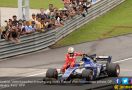 Sebastian Vettel Numpang Mobil Lawan ke Pitlane GP Malaysia - JPNN.com