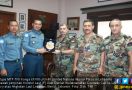 Prajurit Satgas MTF TNI Laksanakan Courtesy Call Ke LAF Navy - JPNN.com