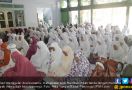 Kampus Terancam Ditutup, Mahasiswa Doa Bersama di Makam - JPNN.com