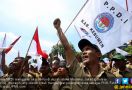 Demo Perangkat Desa di Depan Istana Mulai Panas - JPNN.com