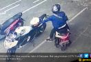 Maling Helm Terekam CCTV, Siapa Nih? - JPNN.com