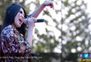 Konser Via Valen Ricuh, Panitia Dievakuasi - JPNN.com