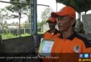 Hebat, Petugas Kebersihan Ubah Sampah jadi Bahan Bakar - JPNN.com