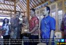 Jokowi Mantu, Wako Solo Bagi-bagi Seragam Batik - JPNN.com