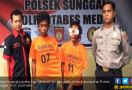 Sekap 2 Mahasiswi Cantik di Kamar, 2 Pemuda Ini Babak Belur - JPNN.com