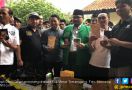 Ketua Umum GP Ansor Cicipi Kopi Barista Naker - JPNN.com