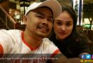 Rayakan Hari jadi Pernikahan, Wendy Kaitkan Tiang Listrik - JPNN.com