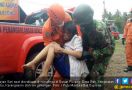 Dramatis, Evakuasi Paksa 2 Lansia di Lereng Gunung Agung - JPNN.com