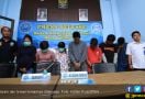 4 Pria dan 2 Wanita Tertangkap Basah Gelar Pesta Terlarang - JPNN.com