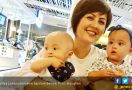 Cynthia Lamusu Kerepotan Urus Bayi Kembar - JPNN.com