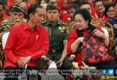 Ada Isyarat dari Kemeja Merah Jokowi di Rakor 3 Pilar PDIP - JPNN.com