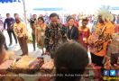 Jokowi Sampai Angkat Jempol Dengar Cerita Mama Papua - JPNN.com