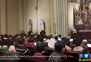 Ribuan Umat Katolik Penuhi Gereja Katedral Jakarta - JPNN.com