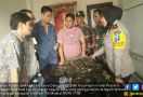 Foto Tentara Cina Belanja di Pasar Kampar Bikin Heboh - JPNN.com