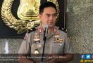 Kombes EB Mengamuk, Hantam 7 Anak Buah Pakai Helm Baja - JPNN.com