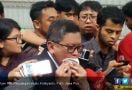 Sambil Menangis, Hasto Sebut PDIP Tetap Bersama Azwar Anas - JPNN.com