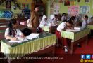 Dana BOS Ngadat, Banyak Sekolah Terpaksa Utang - JPNN.com