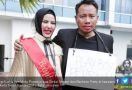 Cincin Ratusan Juta untuk Angel Lelga Jatuh ke Laut - JPNN.com