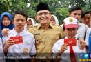 Pelajar Tak Mampu di Banyuwangi Dapat Tabungan dan Uang Saku - JPNN.com