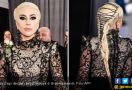 Baju Lady Gaga Boleh Normal, Tapi Rambutnya.. - JPNN.com