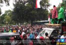 Tunggu Menhub, Demo Taksi Online Tetap Unjuk Rasa Saat Hujan - JPNN.com