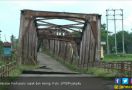 Jangan Lewat Sini, Ada Jembatan Rapuh - JPNN.com