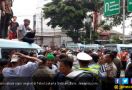 Beraksi Lagi, Sopir Angkot Tutup Akses Transjakarta di Tebet - JPNN.com
