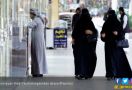Ulama Saudi Tak Setuju Perempuan Dipaksa Pakai Abaya - JPNN.com