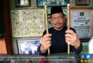 Pak Kiai Simpan Tongkat Bung Karno dan Kapak Wiro Sableng - JPNN.com