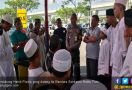 Habib Rizieq Batal Pulang, Pendukung di Bandara Tetap Senang - JPNN.com