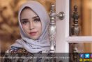 Salmafina Bahagia Bisa Umrah bareng Orang Tua - JPNN.com