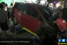 Lupa Injak Rem, Jazz Hantam 3 Motor dan 1 Mobil - JPNN.com