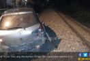 Brakk, 1 Penumpang Mobil Yaris Terpental Dihantam Kereta Api - JPNN.com
