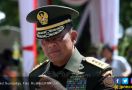 Jokowi Diprediksi Jatuh, Jenderal Gatot: Makanya Lihat Jalan - JPNN.com