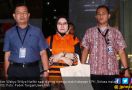 Geledah Rumah Bu Hakim, KPK Temukan Uang dalam Amplop - JPNN.com