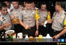 Ratusan Botol Miras Disita dari Warung di Jalan Pantura - JPNN.com
