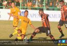 Perseru vs Bhayangkara FC: Simon Tuding Wasit Tak Adil - JPNN.com