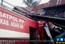 Mobil Damkar Seruduk Rumah Warga, Tiga Orang Terluka - JPNN.com