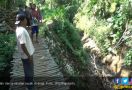 Dua Jembatan Ambruk, Warga Bertahun-Tahun Terisolasi - JPNN.com