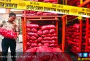 Curang, Bawang Bombai Merah Dioplos Puluhan Ton - JPNN.com