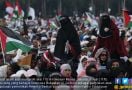 Massa Aksi 115 Sempatkan Berorasi di Depan Kedubes - JPNN.com