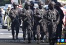 Baku Tembak saat Senja, Terduga Teroris Kehilangan Nyawa - JPNN.com
