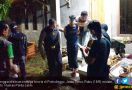 Dua Terduga Teroris Keluar Masjid, Disambut Densus 88, Dor! - JPNN.com
