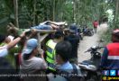 Pacaran Sambil Ngabuburit di Jembatan, Pasangan Terjatuh - JPNN.com