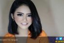 Jenita Janet Beber Alasan Gugat Cerai Suami - JPNN.com