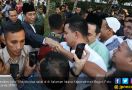 Ribuan Orang Rela Antre Demi Bersalaman dengan Pak Jokowi - JPNN.com