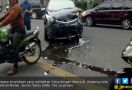 Lihat, Calya dan Innova Tabrakan di Medan, 5 Orang Terluka - JPNN.com