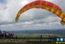 Kemenpora Sosialisasi Asian Para Games via Paragliding TROI - JPNN.com